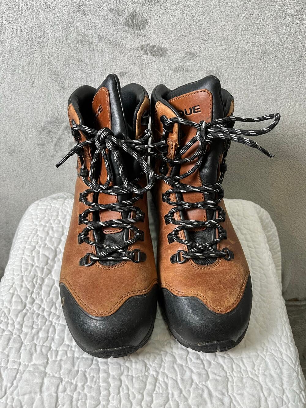 Vasque 7146 Wide Men’s US 10 Brown Leather Vibram Hiking Boots Waterproof Trail